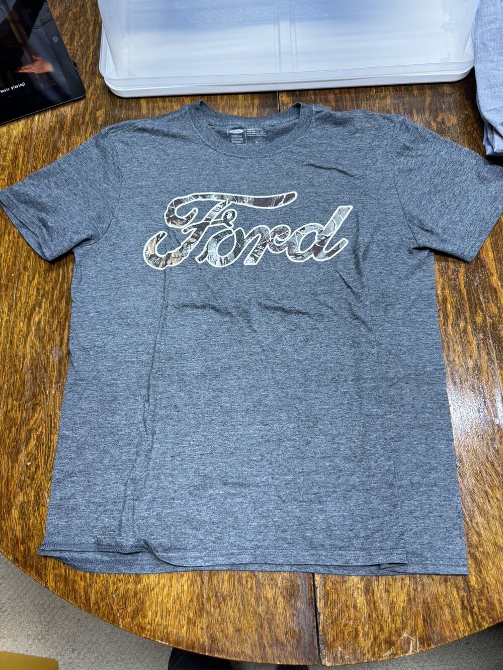 Ford size Large men's gray t-shirt SS crew neck "Ford" logo on front Camo